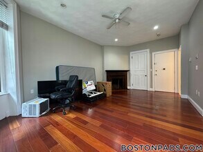 250 Newbury St, Unit 1R in Boston, MA - Building Photo - Building Photo