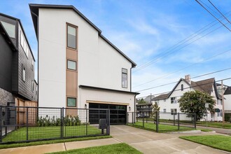 2012 Welch St in Houston, TX - Building Photo - Building Photo