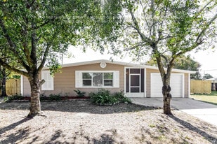 511 Sutton Pl in Brandon, FL - Building Photo