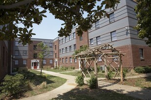 Moore Apartments in Burlington, NC - Building Photo