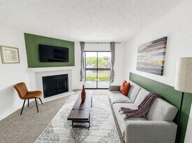 1071 Clayton Ln, Unit SI ID1542336P in Austin, TX - Building Photo