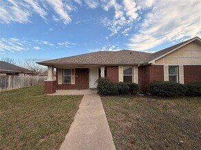 7632 Livvie Meador Ln in Dallas, TX - Building Photo - Building Photo