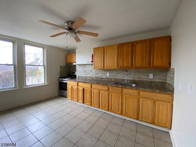 130 Milford Ave in Newark, NJ - Building Photo - Building Photo