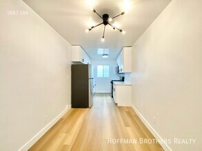 136 S Oxford Ave, Unit 7 in Los Angeles, CA - Foto de edificio - Building Photo