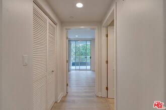 5143 White Oak Ave in Los Angeles, CA - Building Photo - Building Photo