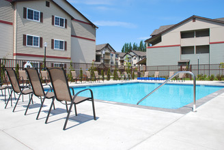 Linden Lane Apartments in Puyallup, WA - Foto de edificio - Building Photo