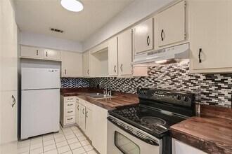 2712 Parker Ln in Austin, TX - Building Photo - Building Photo
