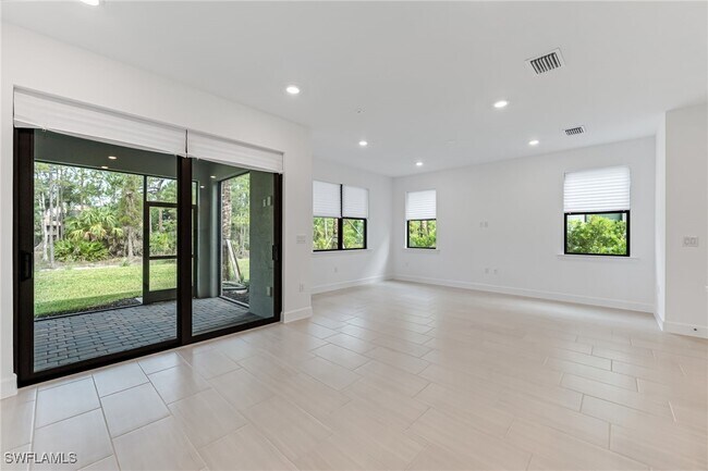 4286 Sonoma Oaks Dr in Naples, FL - Building Photo - Building Photo