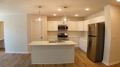 205 Higher Ct in Fountain Inn, SC - Foto de edificio - Building Photo