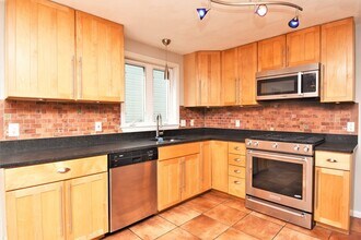 191 Adams St in Waltham, MA - Building Photo - Building Photo