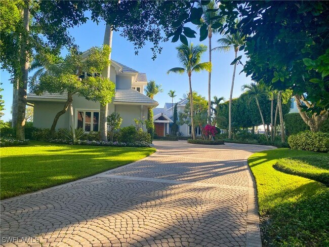 883 Galleon Dr in Naples, FL - Building Photo - Building Photo