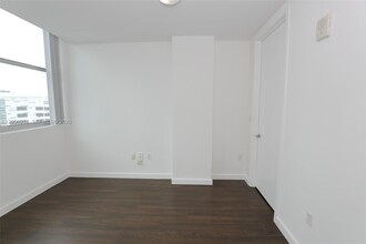 2200 NE 4th Ave, Unit 706 in Miami, FL - Foto de edificio - Building Photo