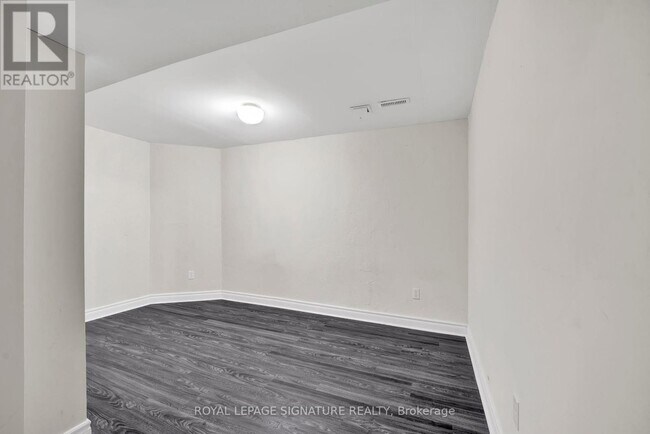 4502 Violet Rd in Mississauga, ON - Building Photo - Building Photo