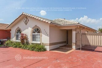 7300 W 34th Ct in Hialeah, FL - Foto de edificio - Building Photo