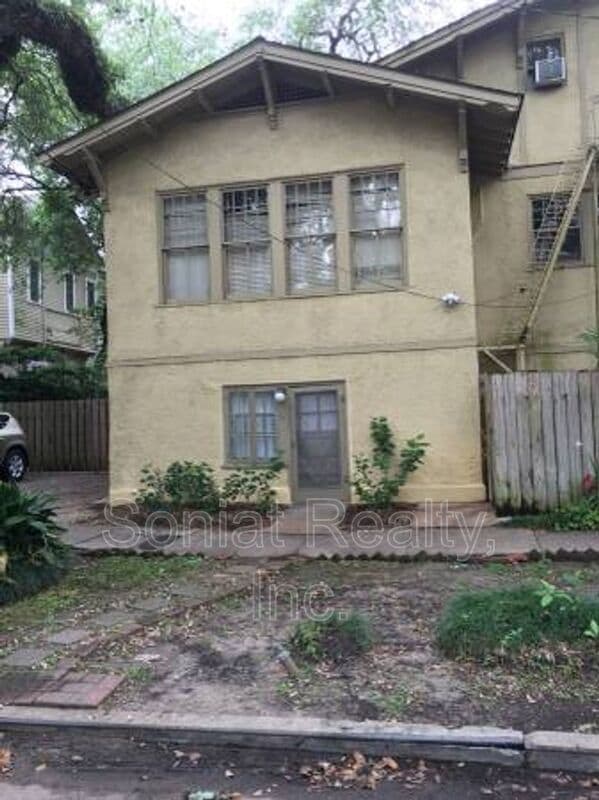 property at 7 Allard Blvd