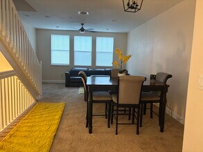 833 Millbrae Ct, Unit 4 in West Palm Beach, FL - Foto de edificio - Building Photo