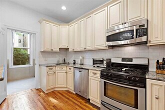 910 Willow Ave in Hoboken, NJ - Building Photo - Building Photo