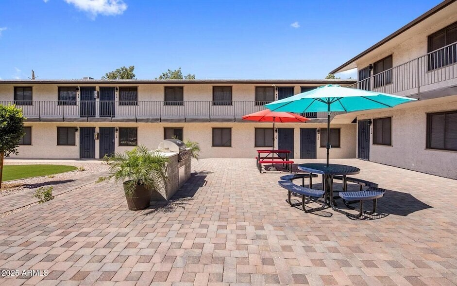 2216 E Eugie Terrace, Unit 207 in Phoenix, AZ - Building Photo