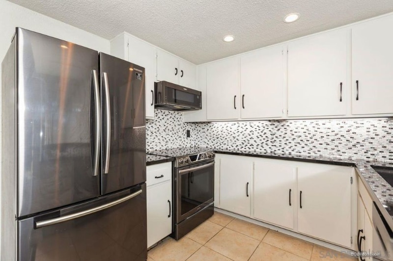 5942 Rancho Mission Rd in San Diego, CA - Building Photo