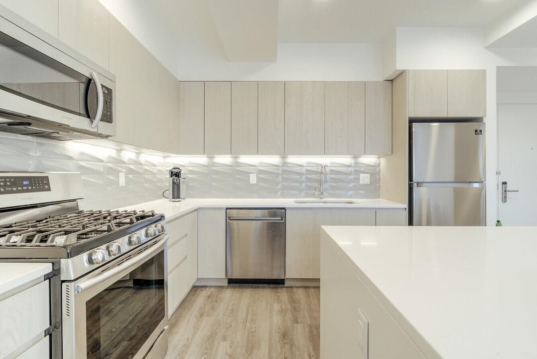 477 BROADWAY in Bayonne, NJ - Building Photo