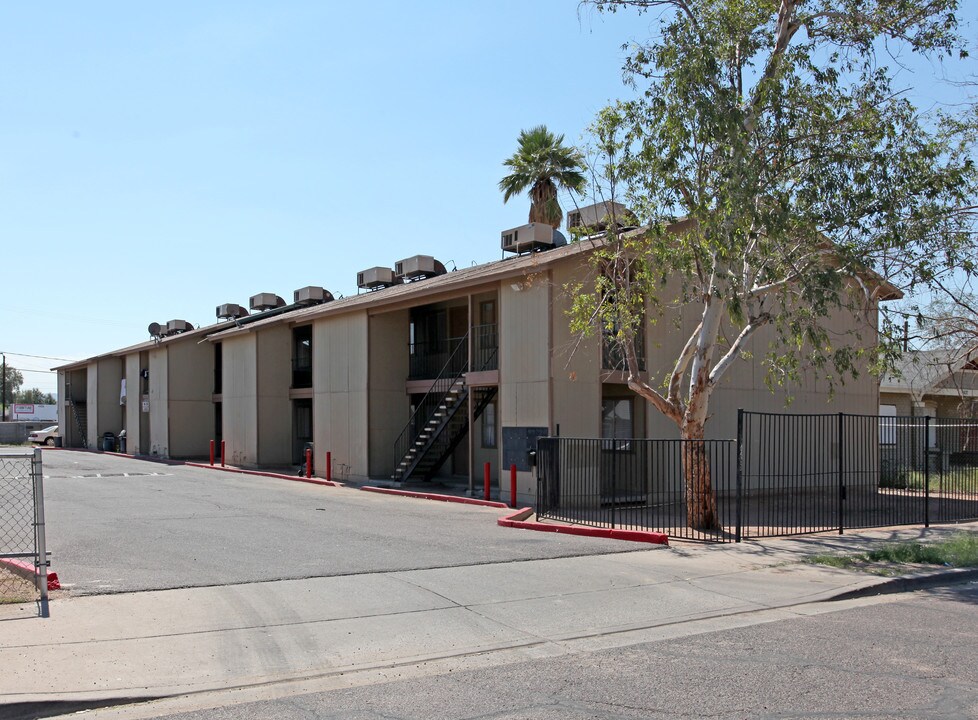 Polk Terrace Apartments in Phoenix, AZ - Building Photo