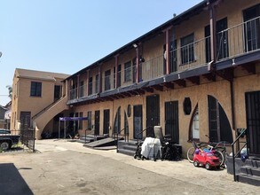 1617 S Hoover St in Los Angeles, CA - Foto de edificio - Building Photo