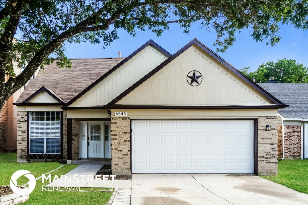 8643 Silent Oaks in San Antonio, TX - Building Photo