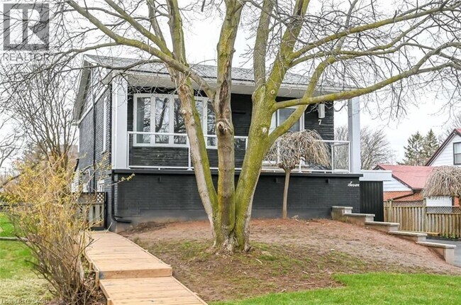 7 Chester Rd in Hamilton, ON - Building Photo - Building Photo