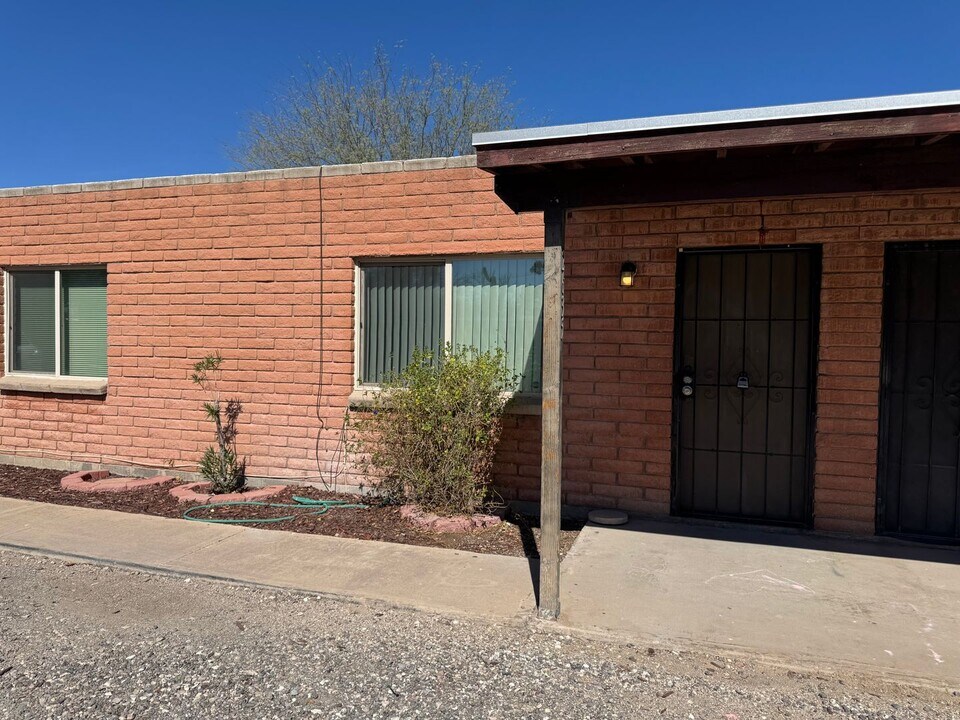 2635 N Dodge Blvd in Tucson, AZ - Building Photo