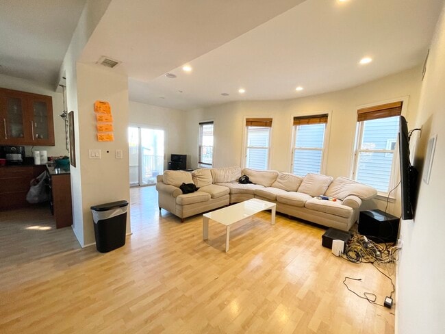 property at 7 Iroquois St