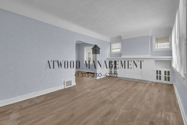 This beautifully updated 4-bedroom, 1-bath single-family home is ready for move-in! in Detroit, MI - Building Photo - Building Photo