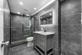 401 Golden Isles Dr, Unit 304 in Hallandale Beach, FL - Building Photo - Building Photo