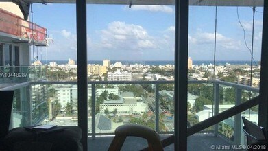 1000 West Ave-Unit -PH31 in Miami Beach, FL - Building Photo - Building Photo