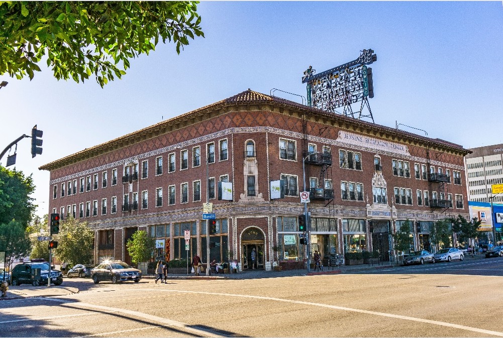 Jensen's Recreation Center Apts in Los Angeles, CA - Building Photo