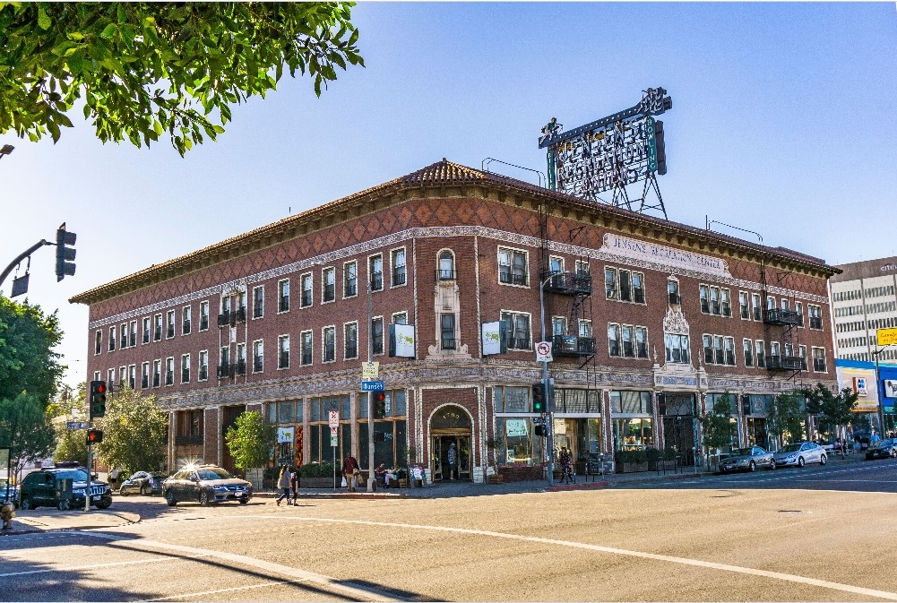 Jensen's Recreation Center Apts...Gorgeous... in Los Angeles, CA - Building Photo