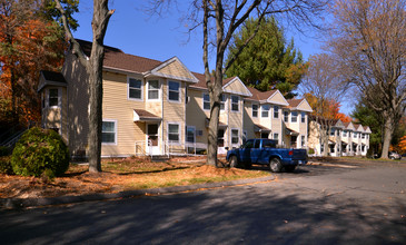 Woodview Apartments in Watertown, CT - Building Photo - Building Photo