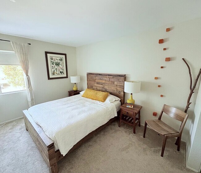 4060 Huerfano Ave, Unit 313 in San Diego, CA - Foto de edificio - Building Photo