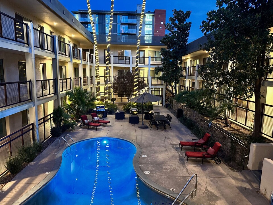 THE FLATS AT JULIAN DREW BLOCK in Tucson, AZ - Building Photo
