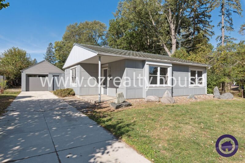 6025 Summit St in Sylvania, OH - Building Photo