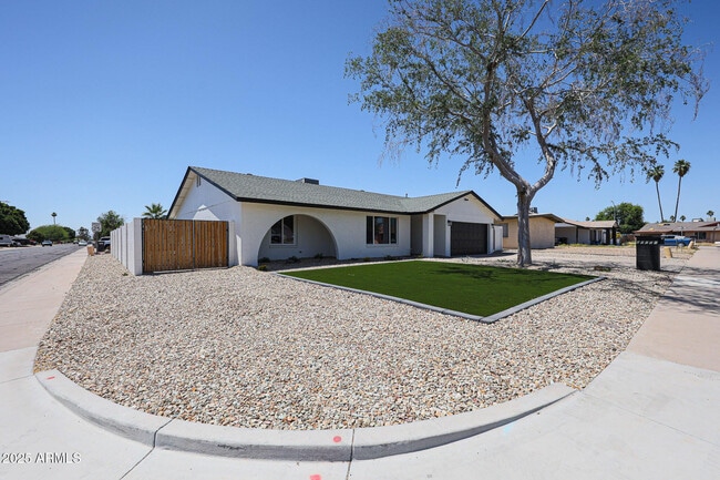 11202 N 43rd Dr in Glendale, AZ - Building Photo - Building Photo