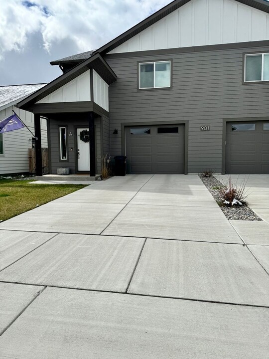 981 Cassandra Ln in Bozeman, MT - Building Photo