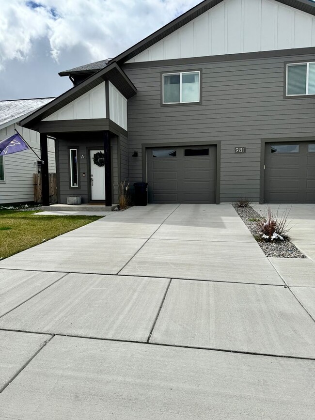 property at 981 Cassandra Ln