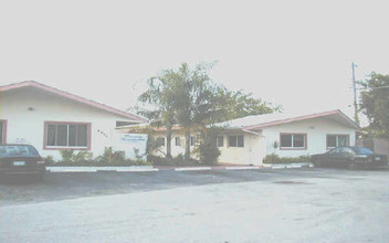 6046 Polk St in Hollywood, FL - Building Photo - Building Photo