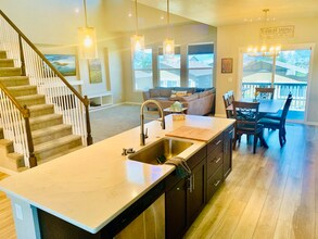 8114 Gilpin Peak Drive in Colorado Springs, CO - Foto de edificio - Building Photo