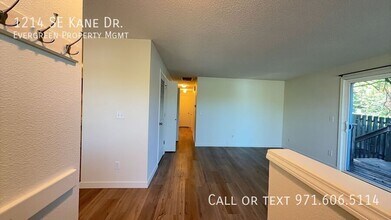1214 SE Kane Dr in Gresham, OR - Building Photo - Building Photo