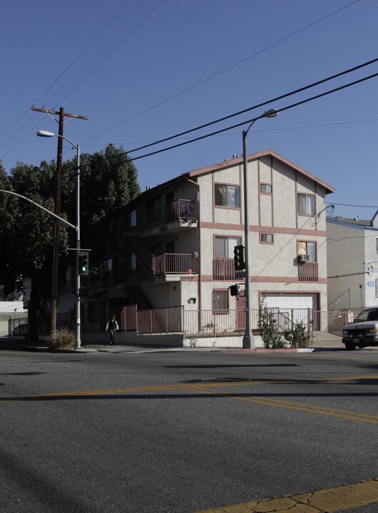 4066 Melrose Ave in Los Angeles, CA - Foto de edificio