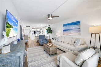 26340 Hickory Blvd in Bonita Springs, FL - Foto de edificio - Building Photo