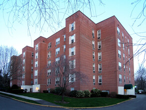 Edgewater Condominium in Stamford, CT - Foto de edificio - Building Photo