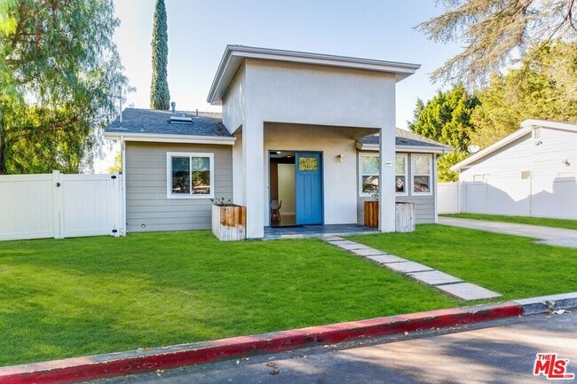 16001 Wyandotte St in Los Angeles, CA - Building Photo - Building Photo