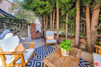 14238 Dickens St in Los Angeles, CA - Building Photo - Building Photo